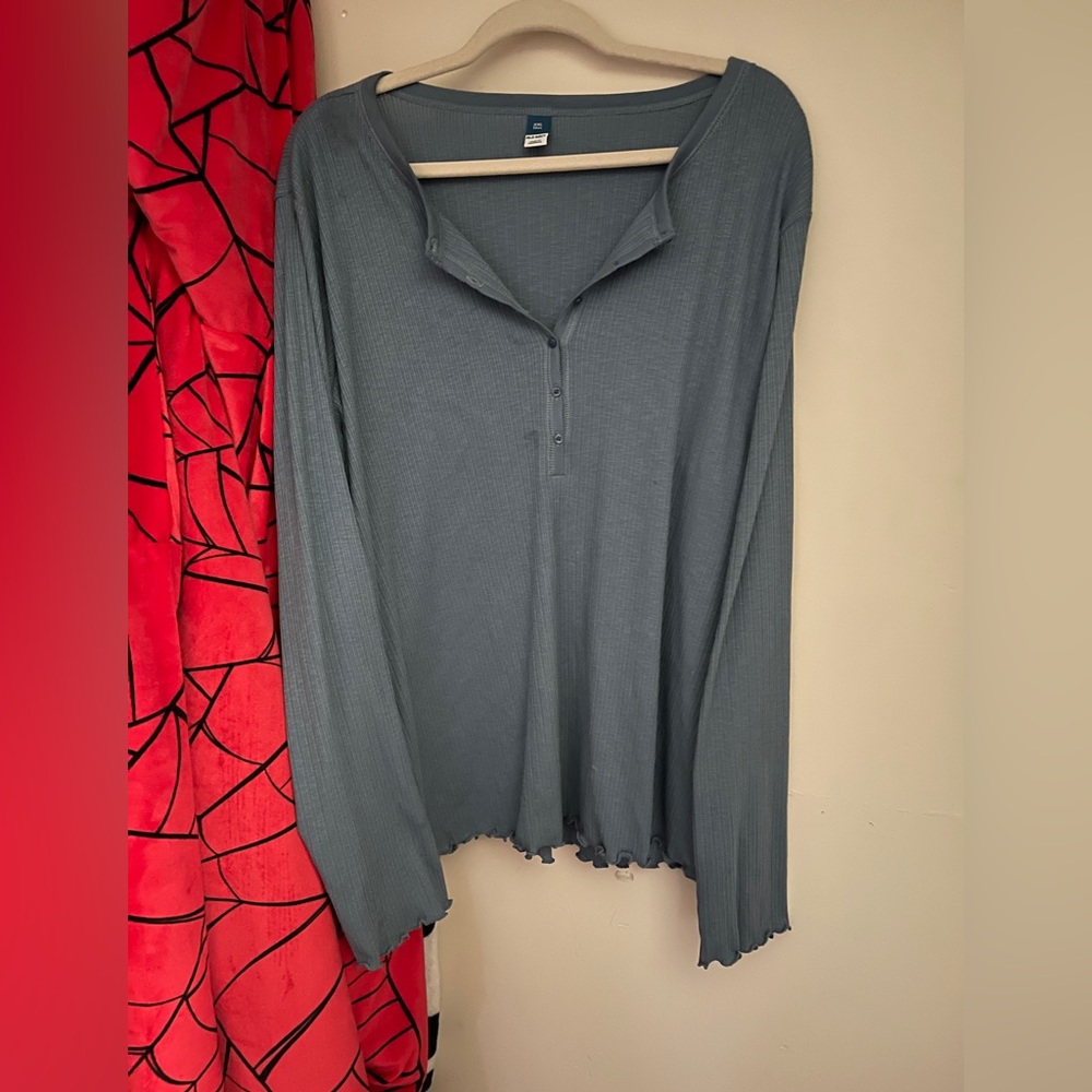 Blue old navy long sleeved top